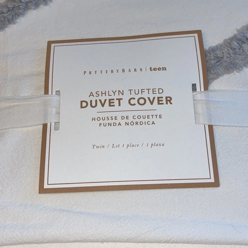 Pottery Barn Ashlyn Tufted Organic Duvet Cover Twin NWT